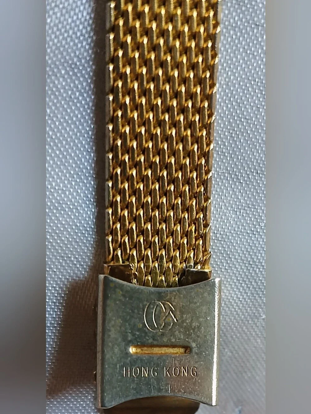 Vintage MANON Swiss‑Made Gold Watch – Leaf Bezel & Mesh Band